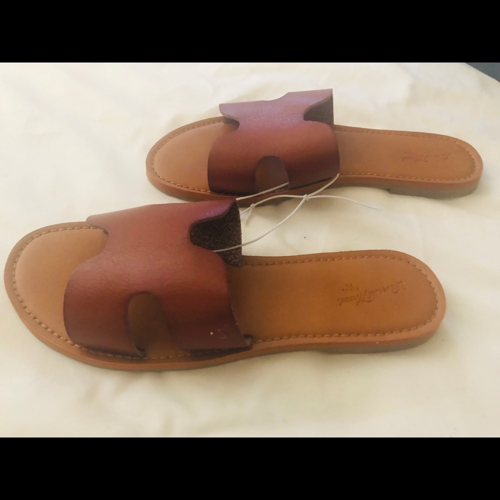 NEVER WORN w tags - brown stylish flats